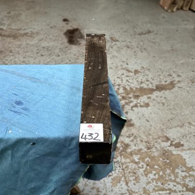 Chacate Preto 1.5x1.5x12 inches