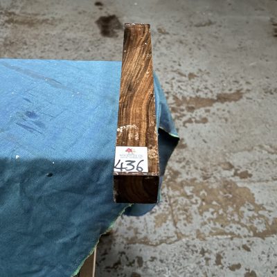 Chacate Preto 1.5x1.5x12 inches