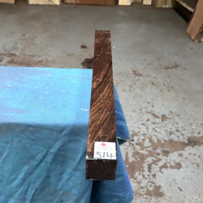 Chacate Preto 1.5x1.5x18 inches