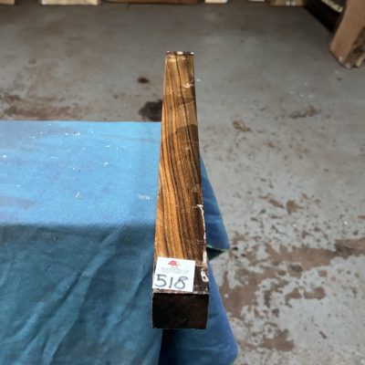 Chacate Preto 1.5x1.5x18 inches