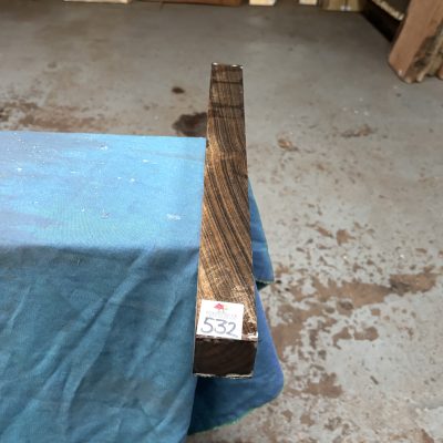 Chacate Preto 1.5x1.5x18 inches