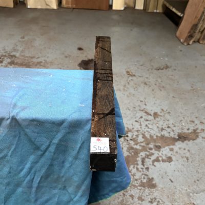 Chacate Preto 1.5x1.5x18 inches