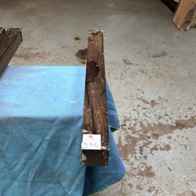 Chacate Preto 1.5x1.5x18 inches