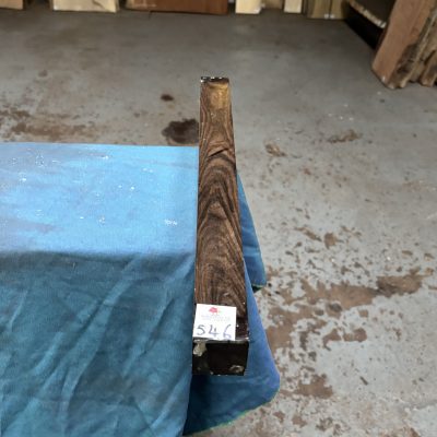 Chacate Preto 1.5x1.5x18 inches