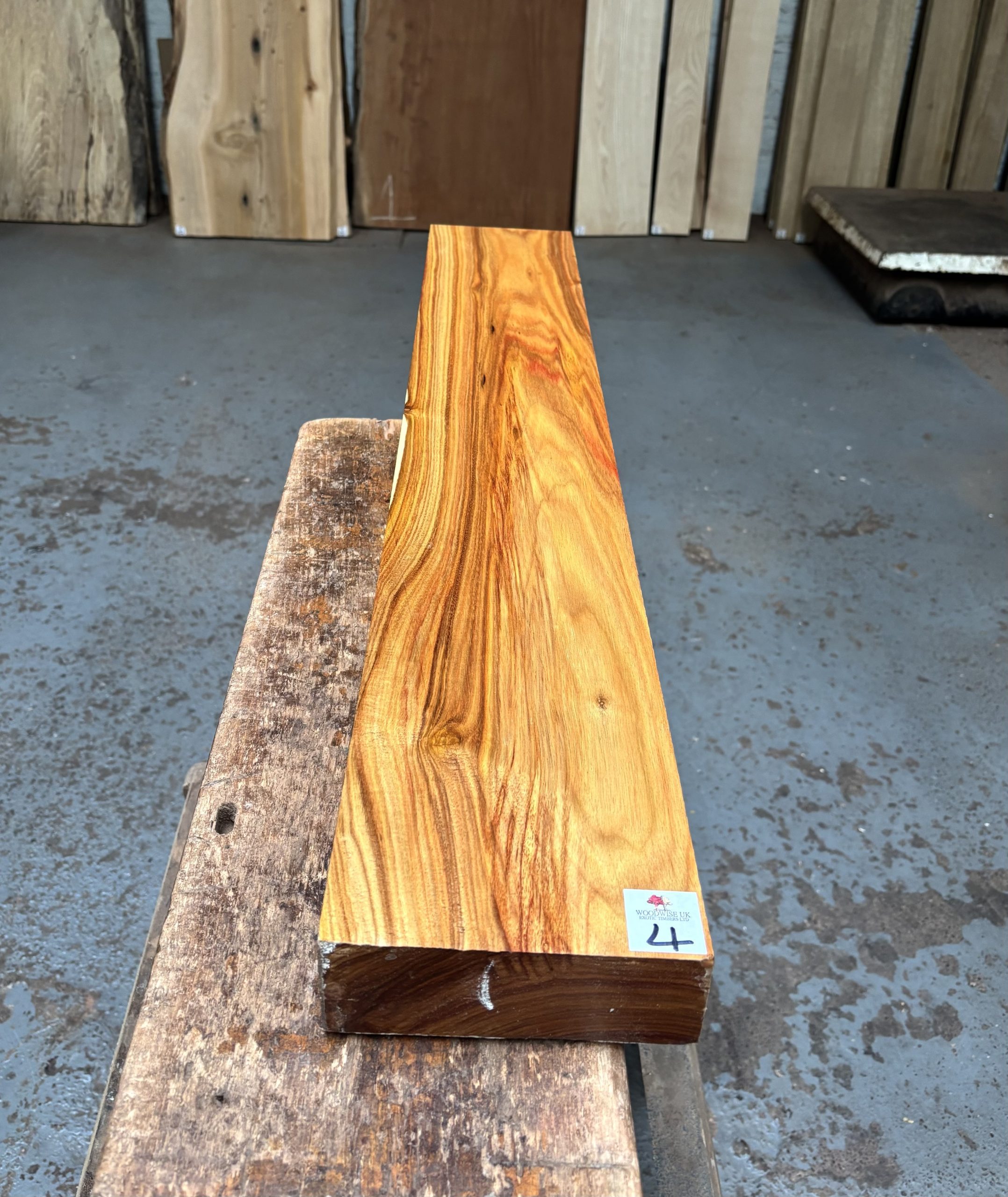 Canarywood 935x150x53 mm