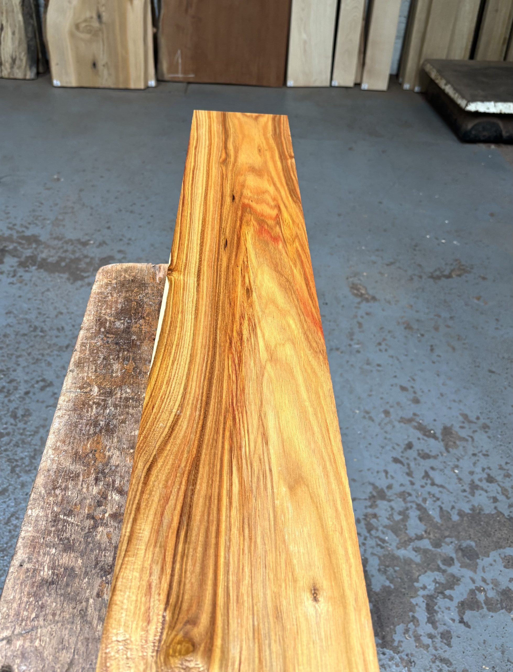 Canarywood 935x150x53 mm