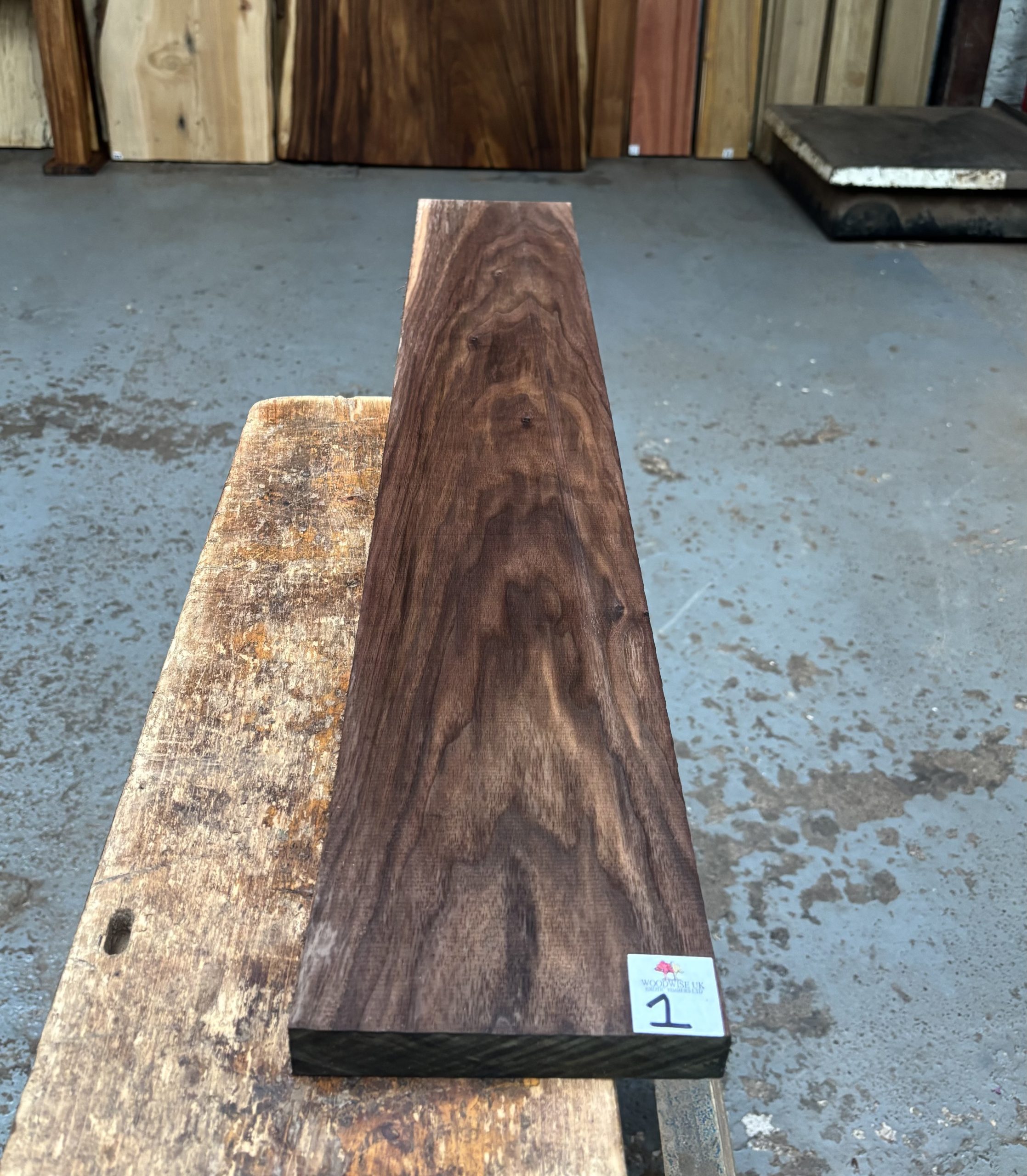 American Walnut 885x145x24 mm