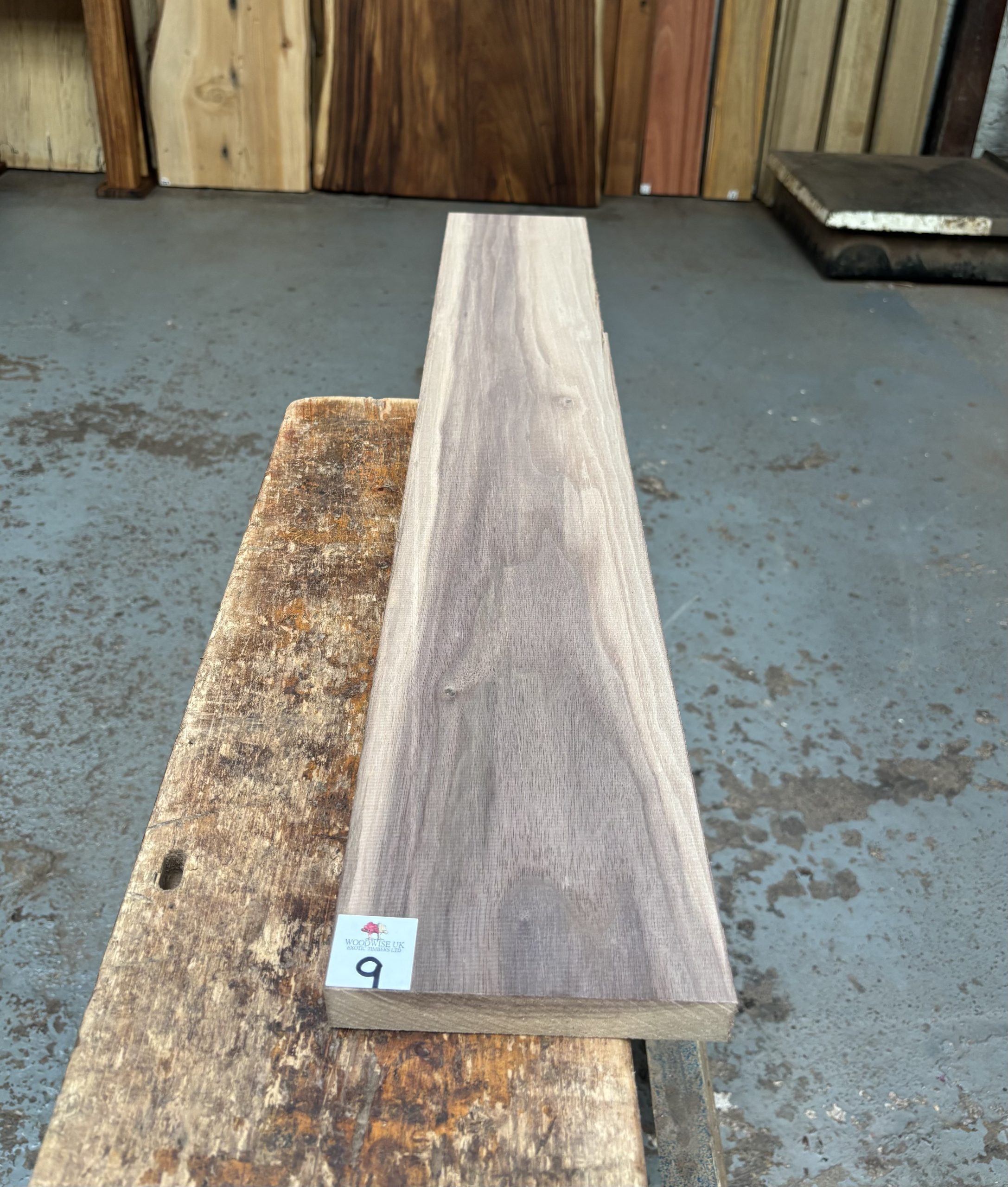 American Walnut 915x145x24 mm