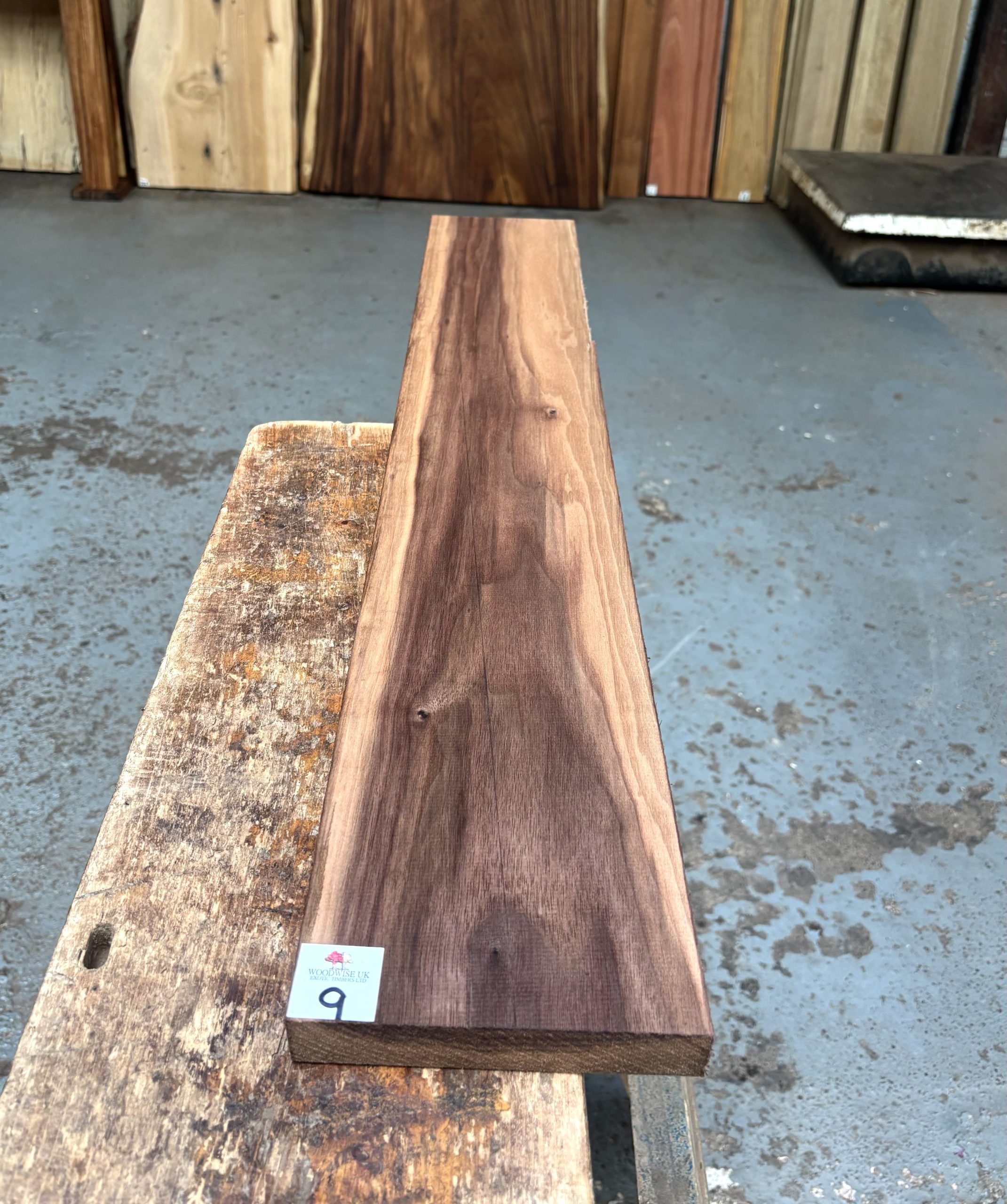 American Walnut 915x145x24 mm