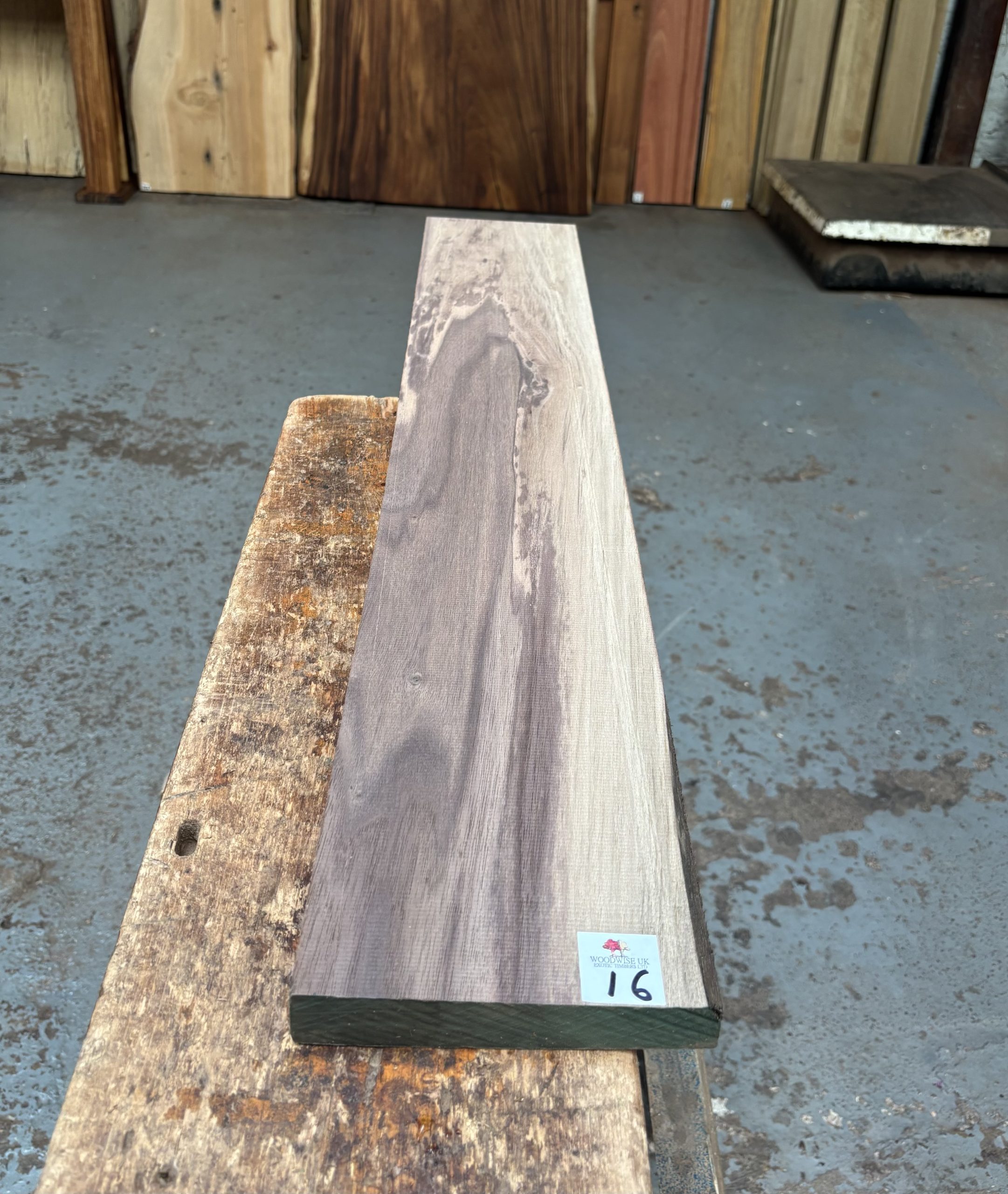 American Walnut 925x150x24 mm