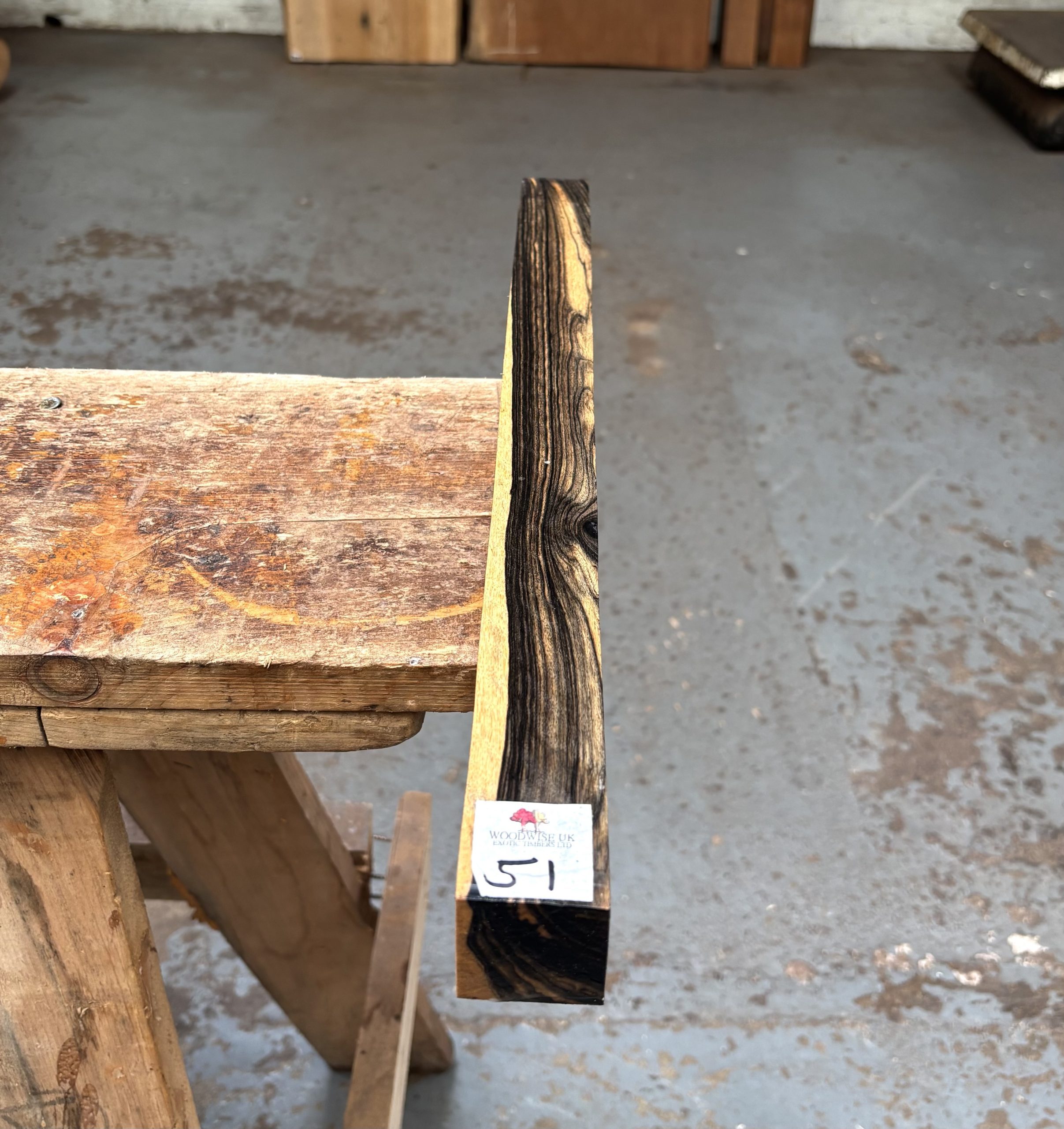 Pale Moon Ebony 37x37x470 mm