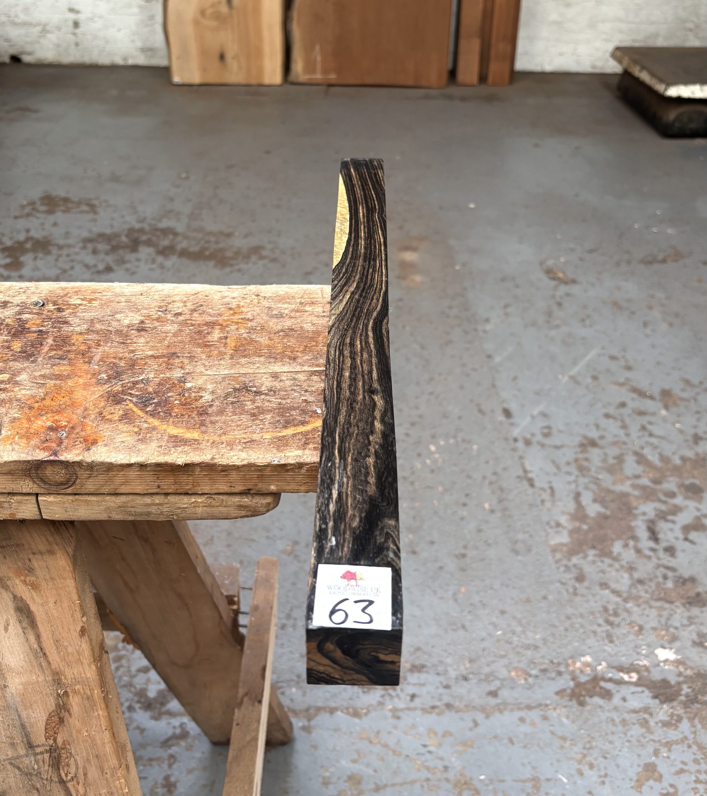 Pale Moon Ebony 37x37x470 mm