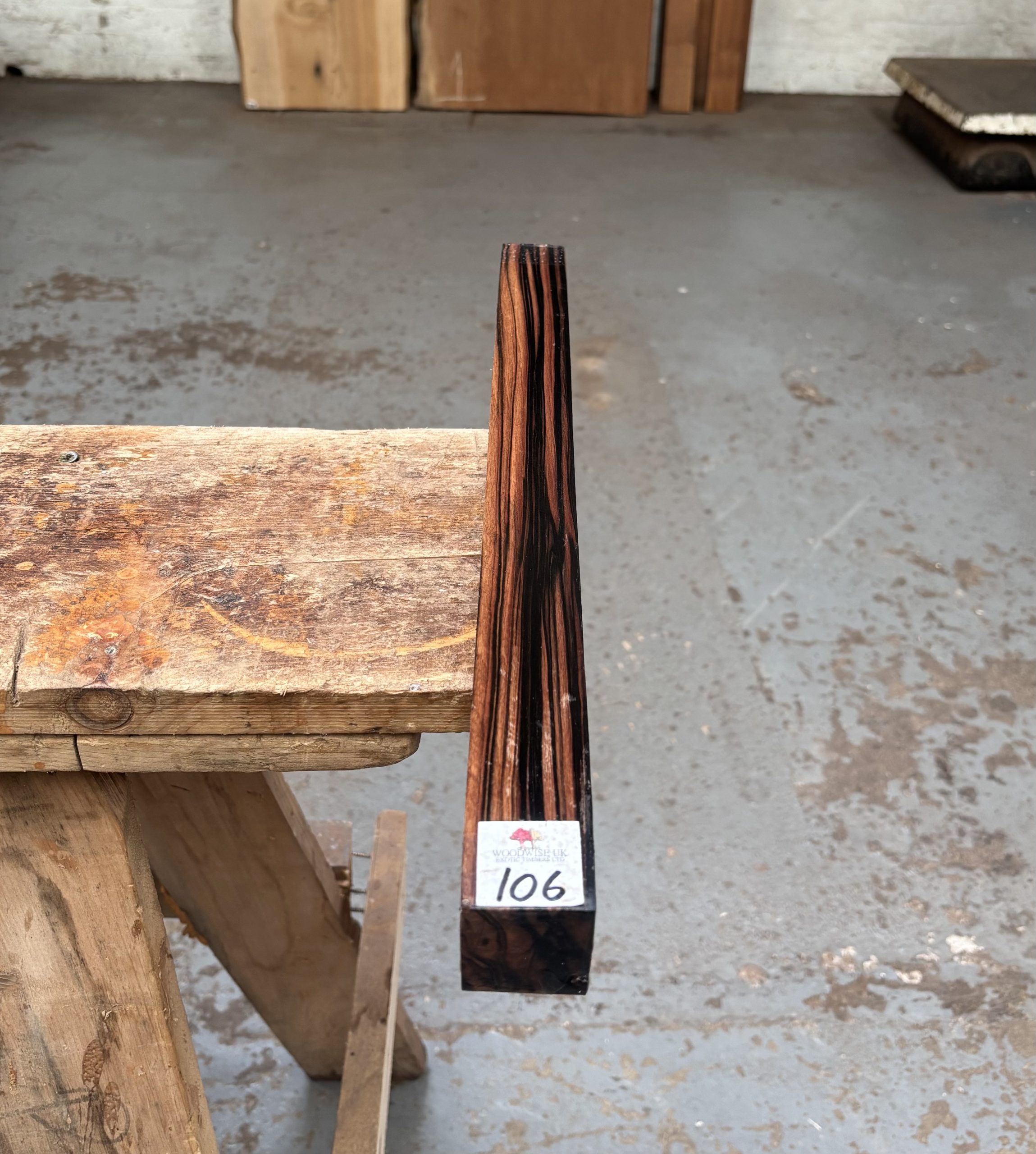 Mun Ebony 38x38x475 mm