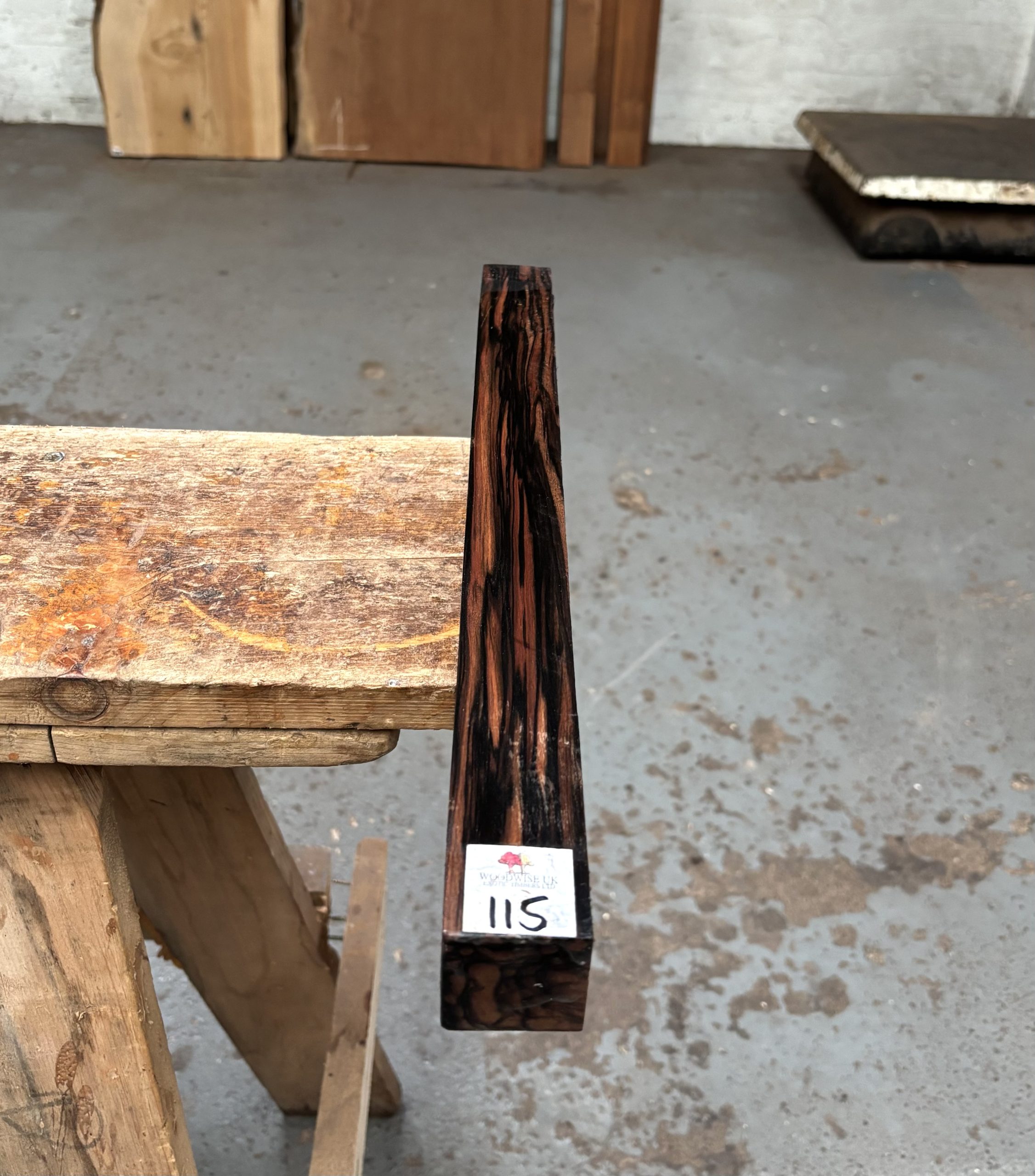 Mun Ebony 39x39x475 mm
