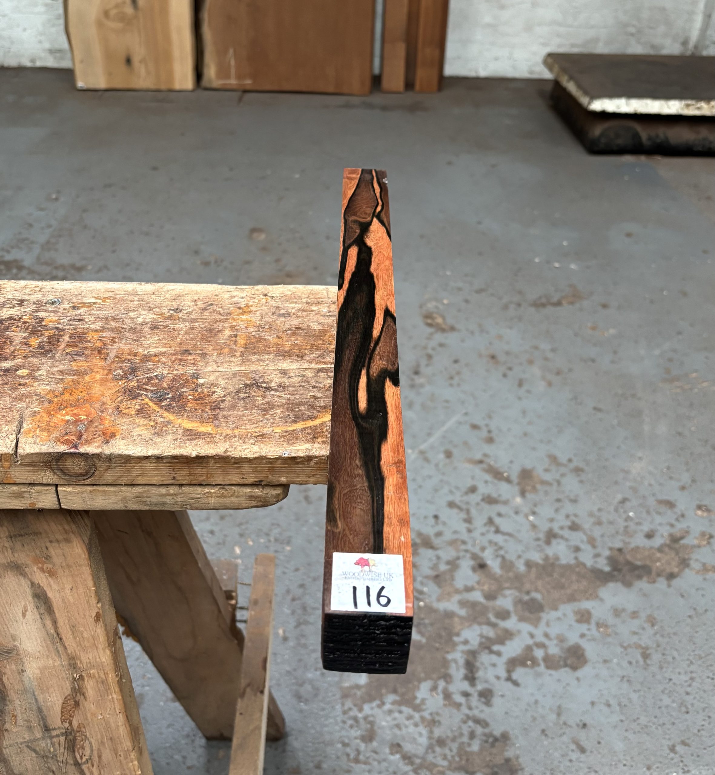 Mun Ebony 37x37x475 mm