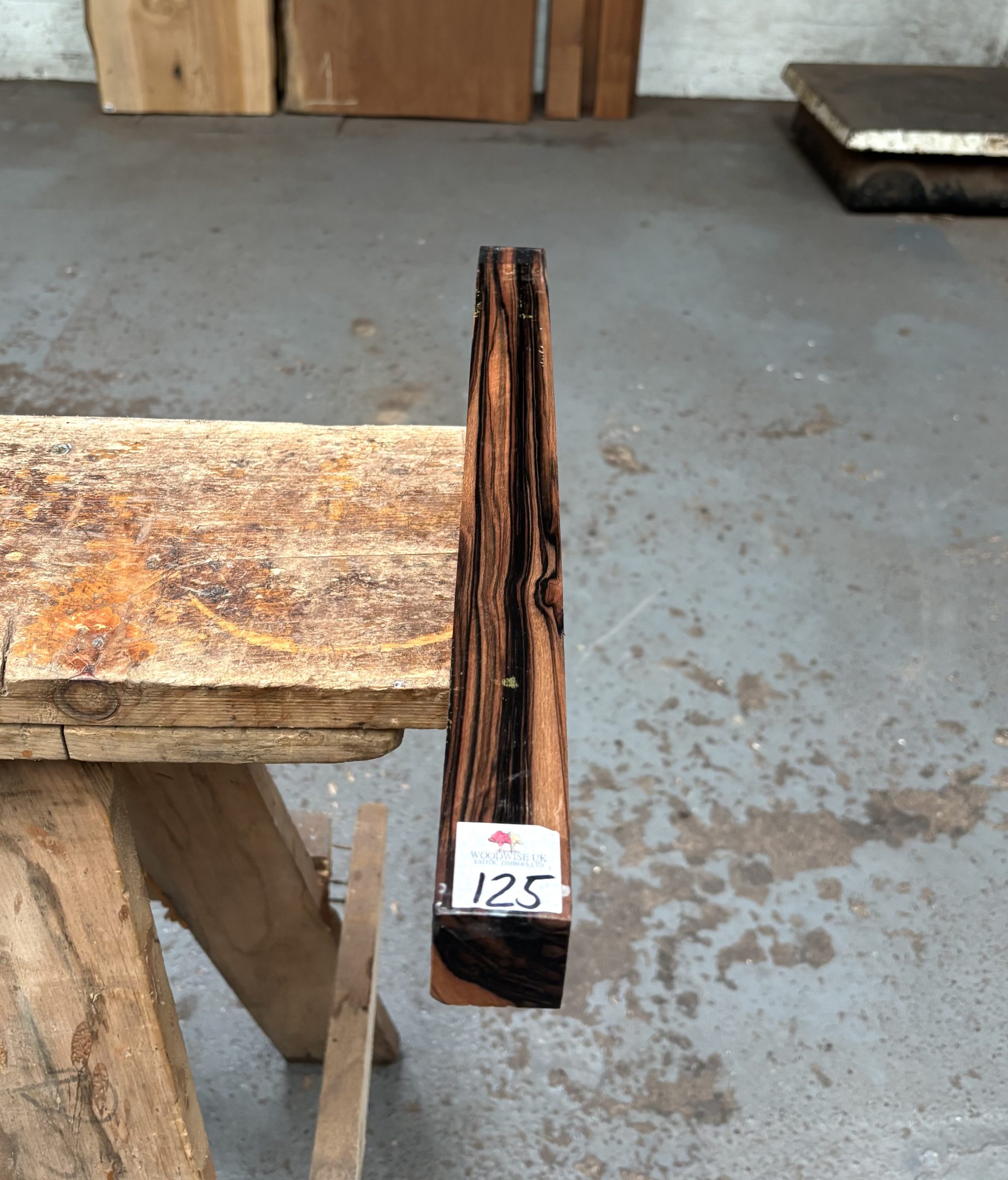 Mun Ebony 38x38x475 mm