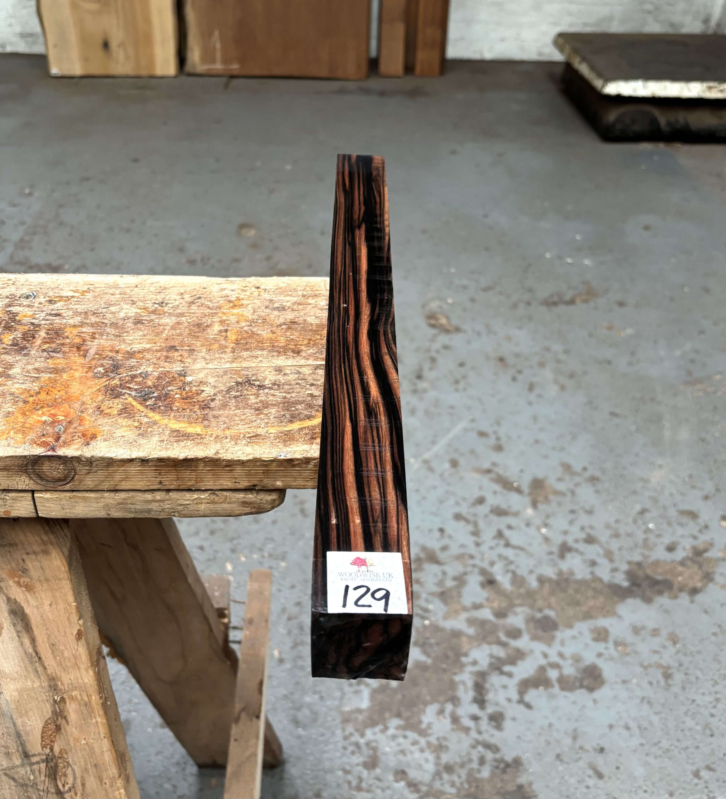 Mun Ebony 38x38x465 mm