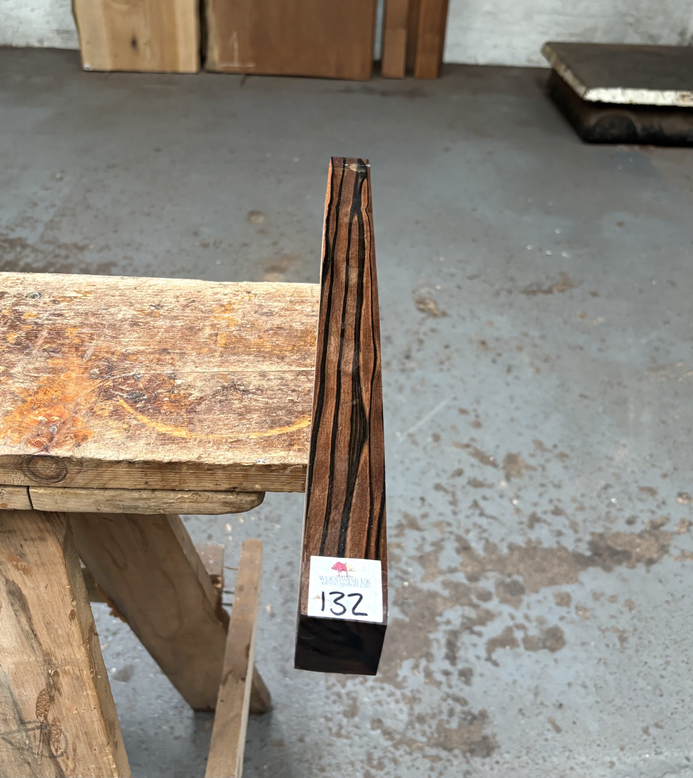 Mun Ebony 35x35x475 mm