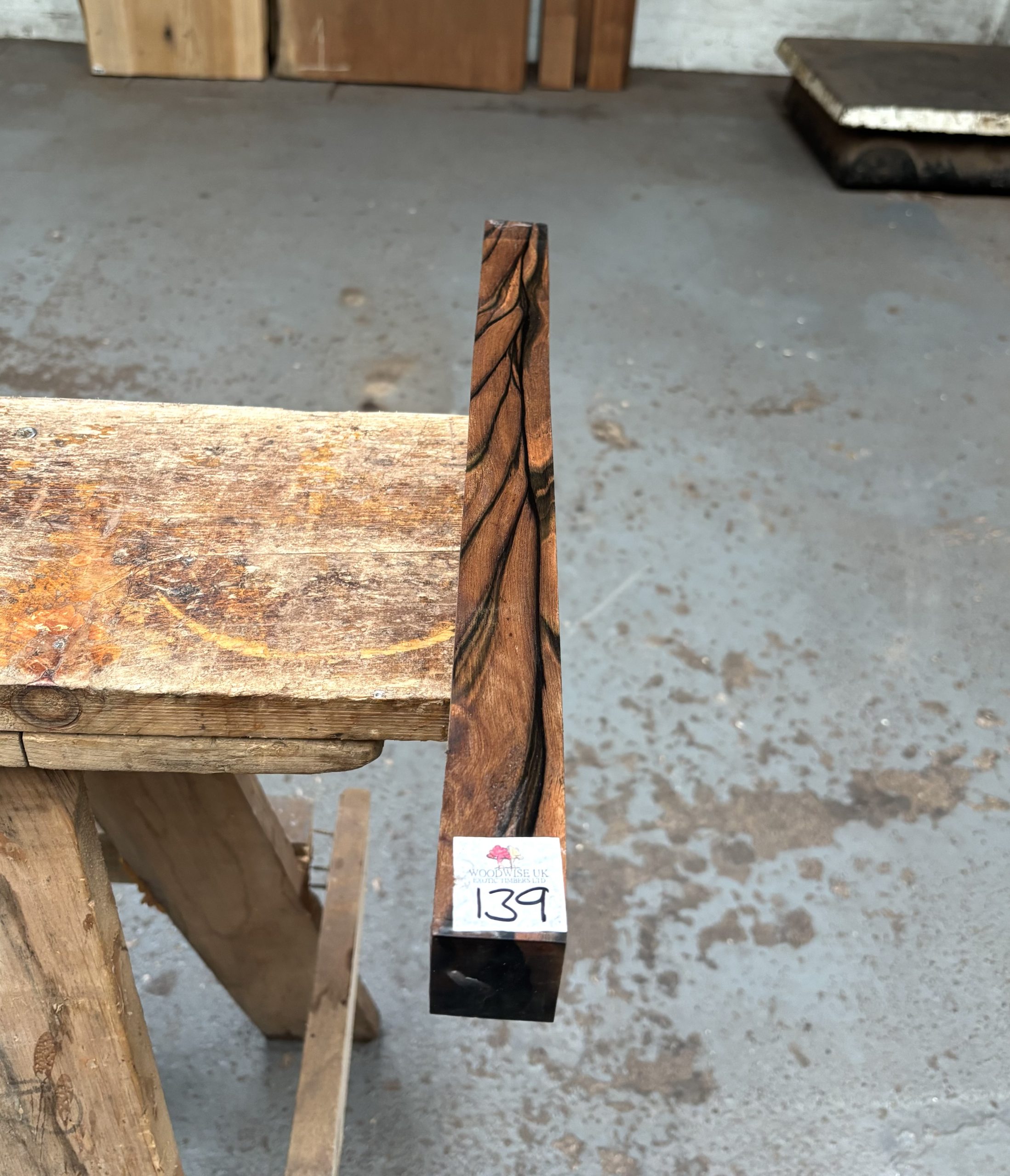 Mun Ebony 35x35x470 mm