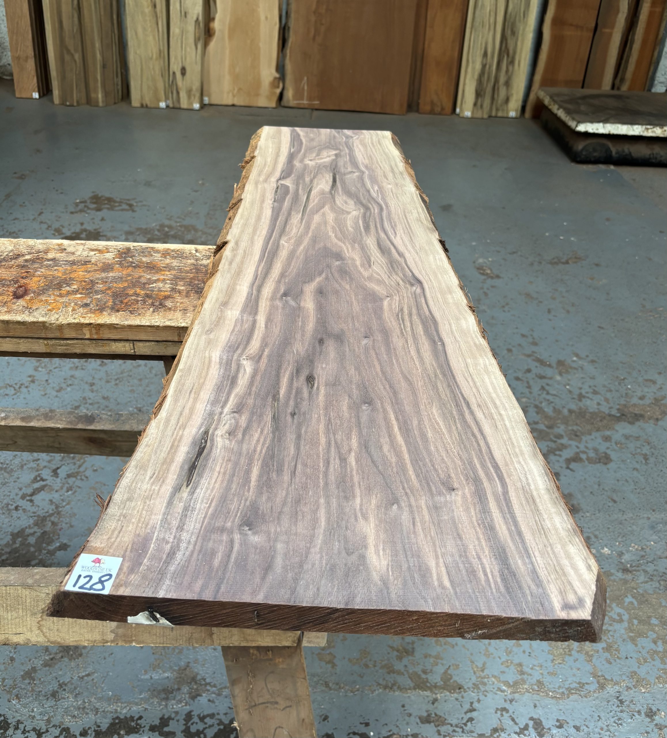 American Walnut 1035x280-370x23 mm