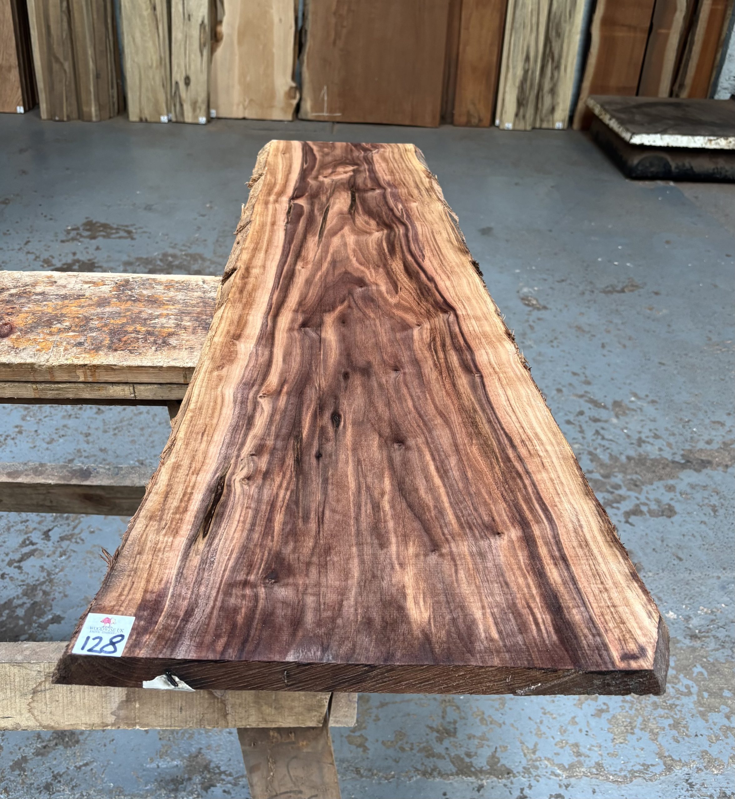 American Walnut 1035x280-370x23 mm