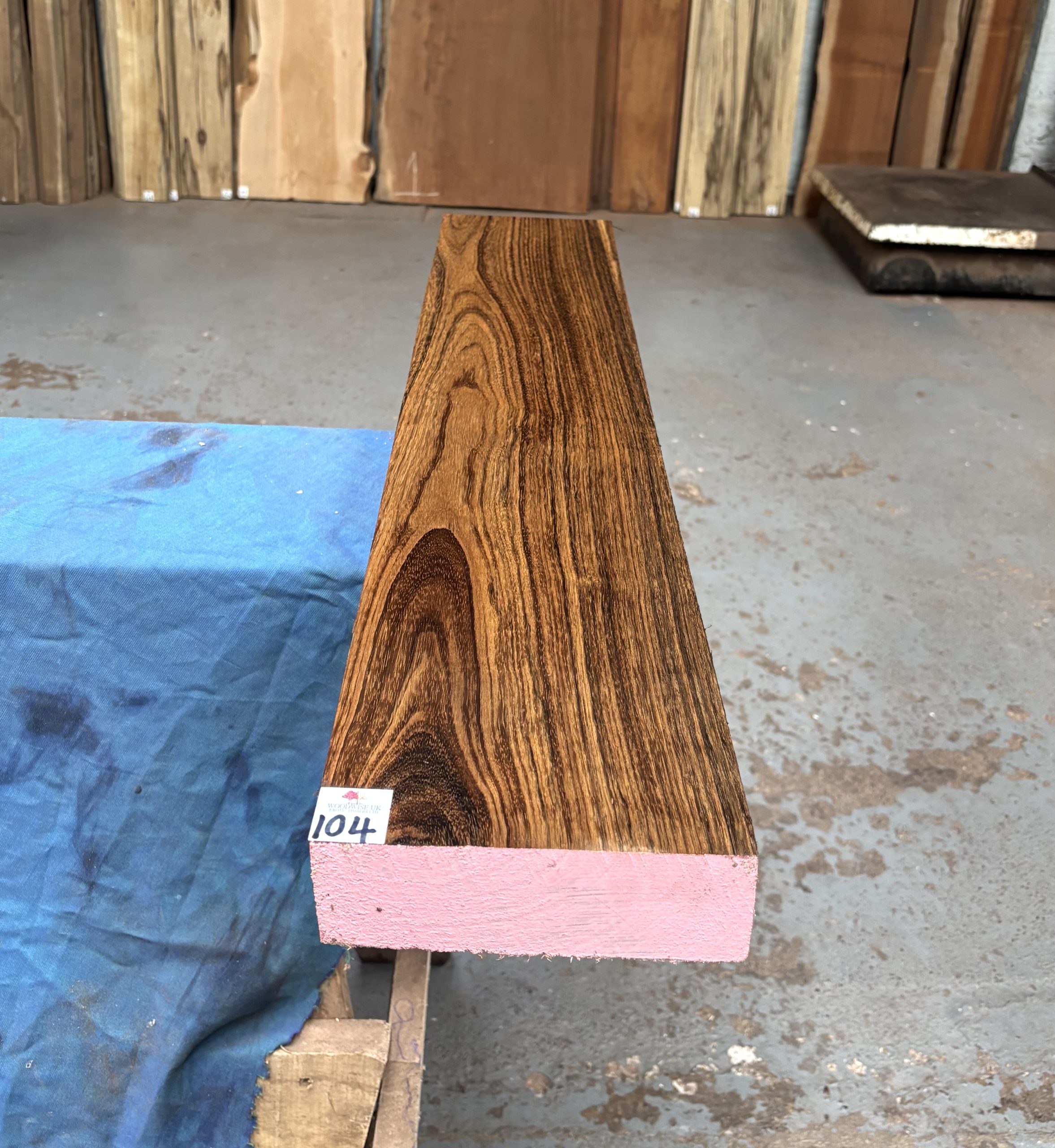 Amazique 910x180x56 mm