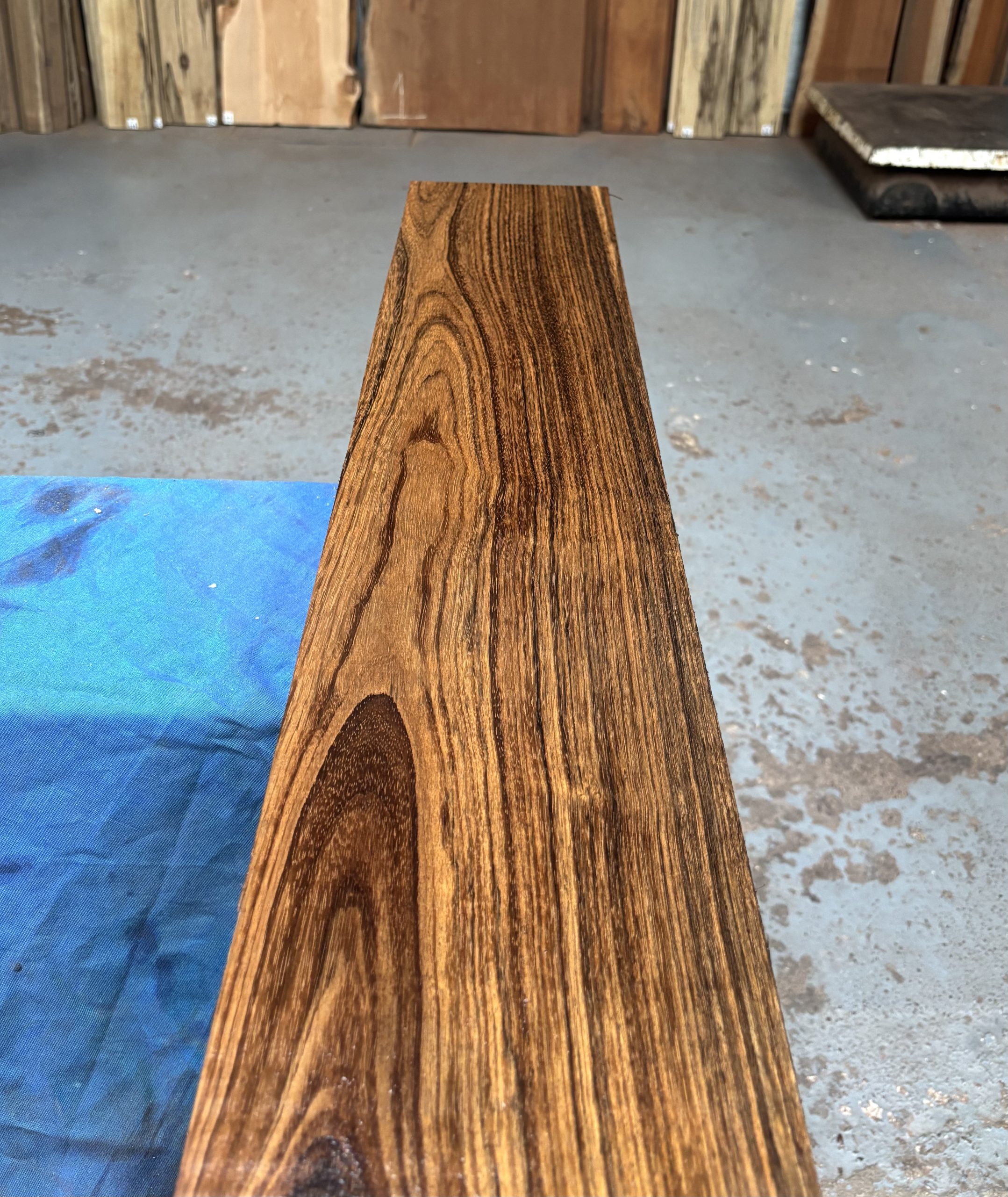 Amazique 910x180x56 mm
