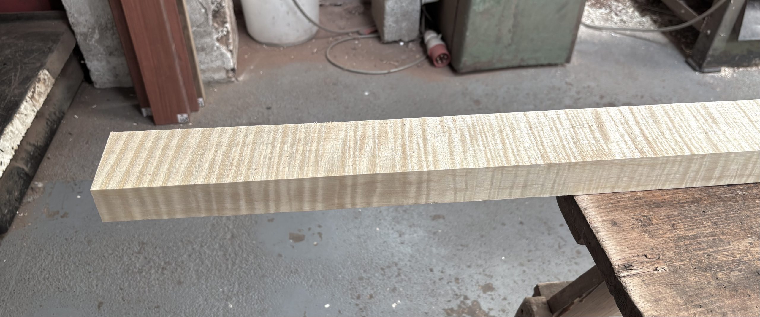 Curly Maple Guitar Neck 910x75x38 mm