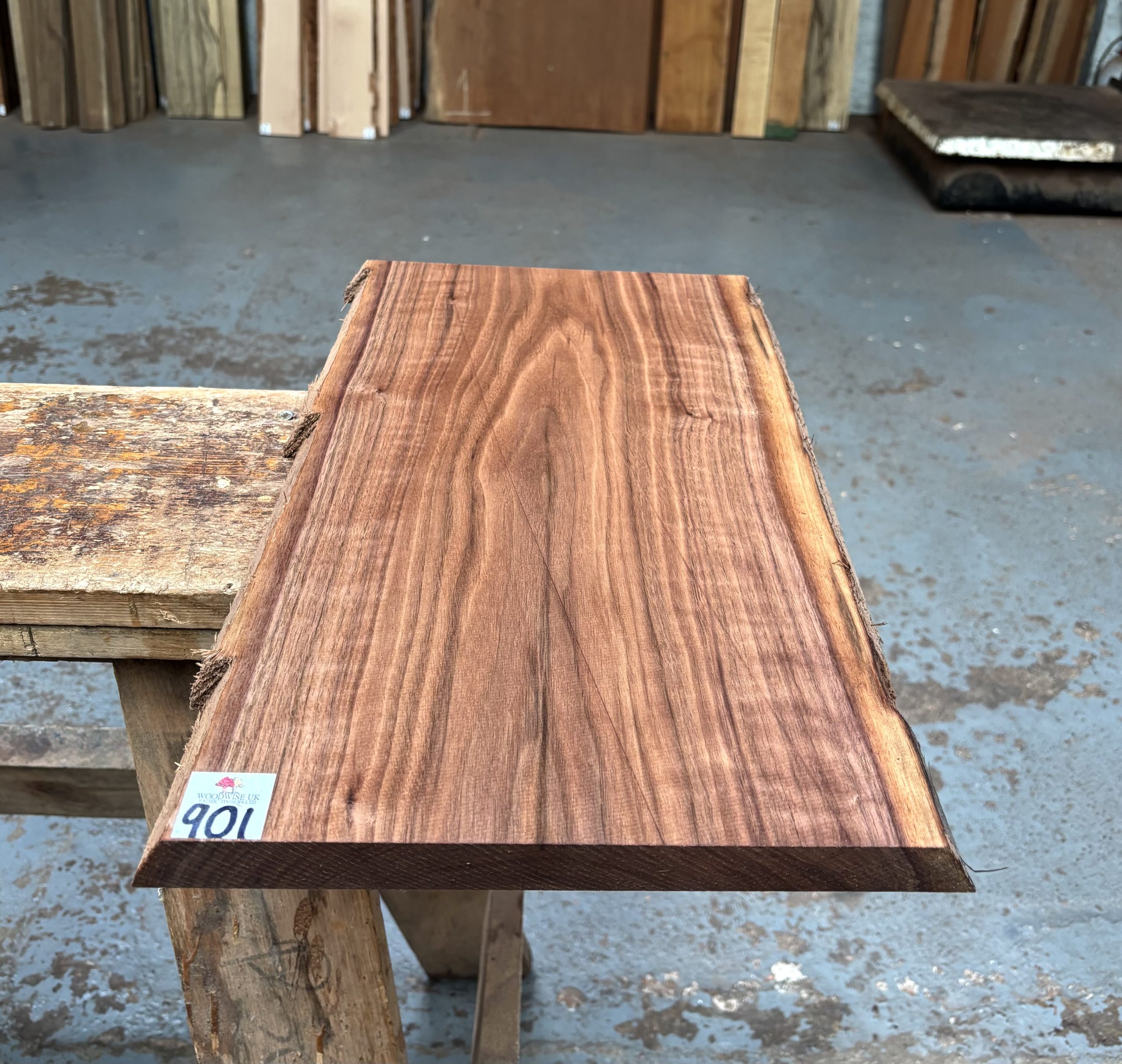 American Walnut 515x285x24 mm