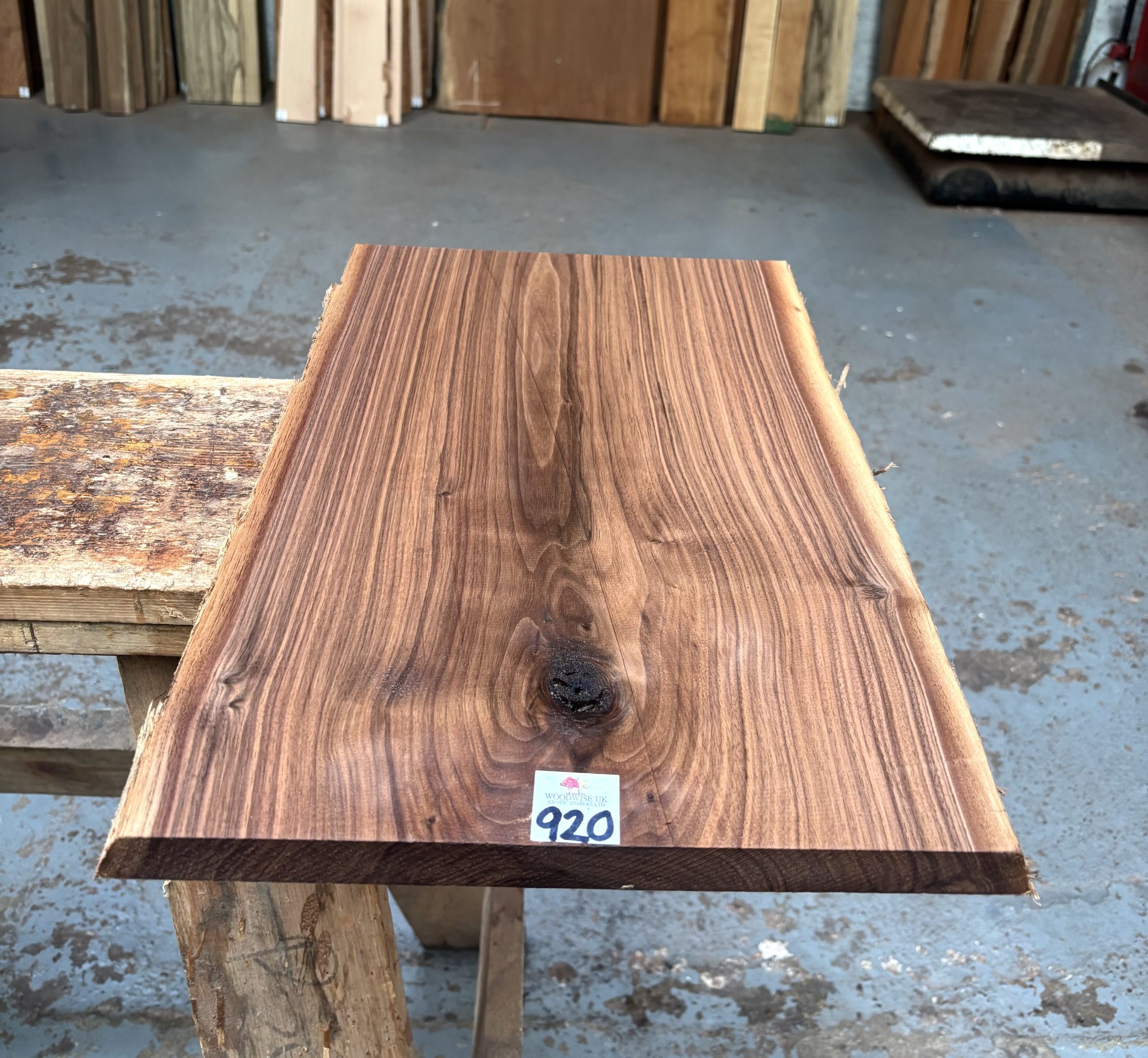 American Walnut 520x315x22 mm