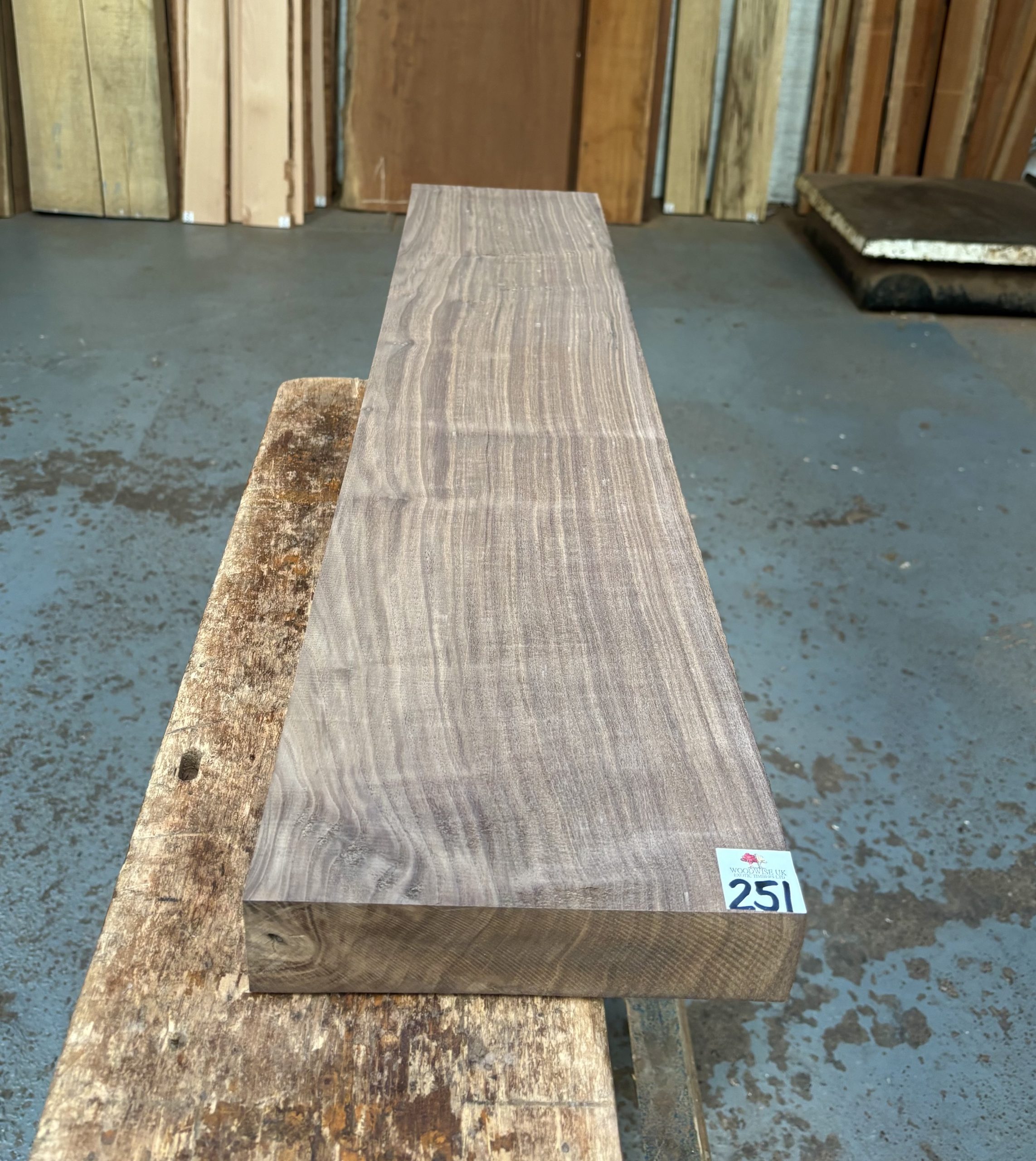 American Walnut 1015x205x47 mm