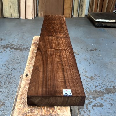 American Walnut 1050x205x48 mm