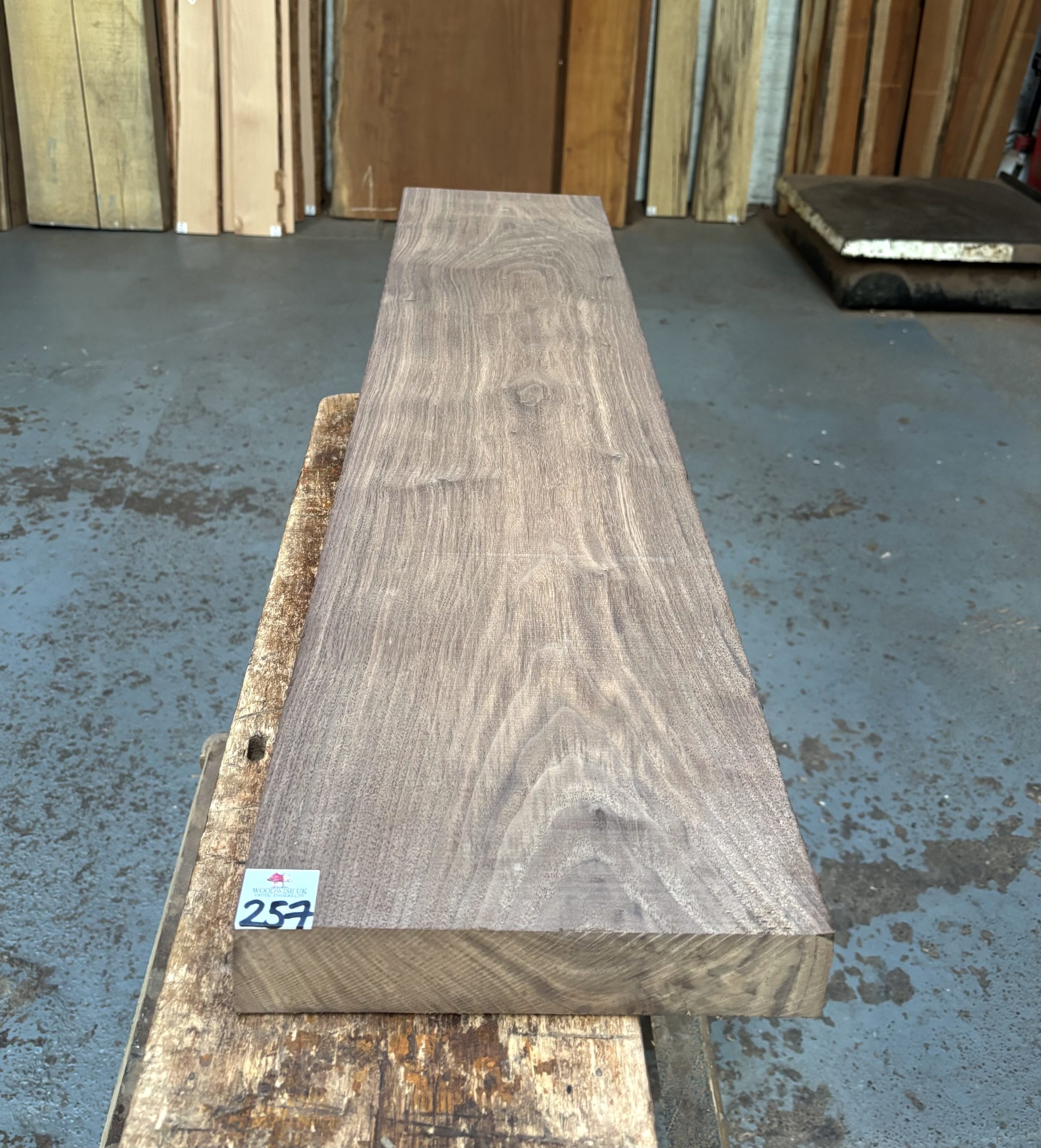 American Walnut 1085x238x47 mm