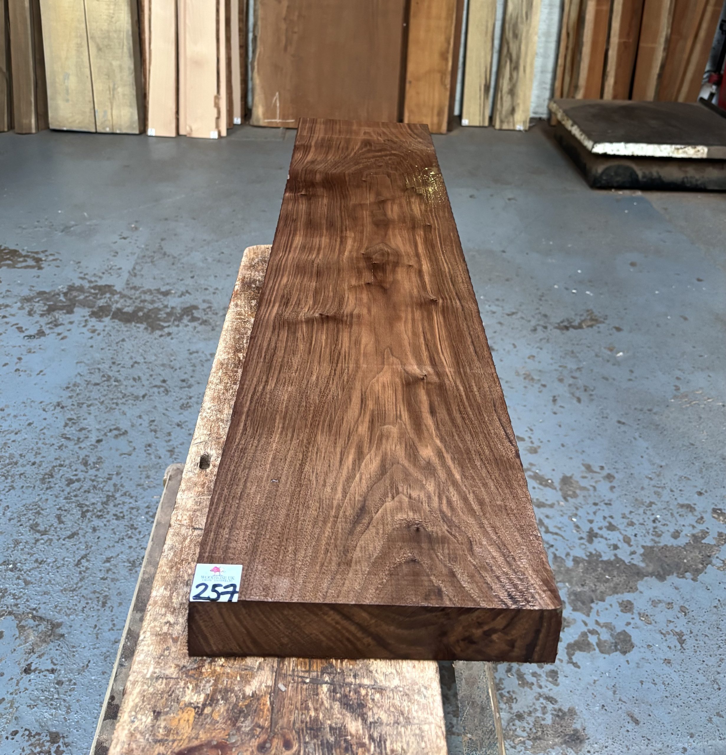 American Walnut 1085x238x47 mm