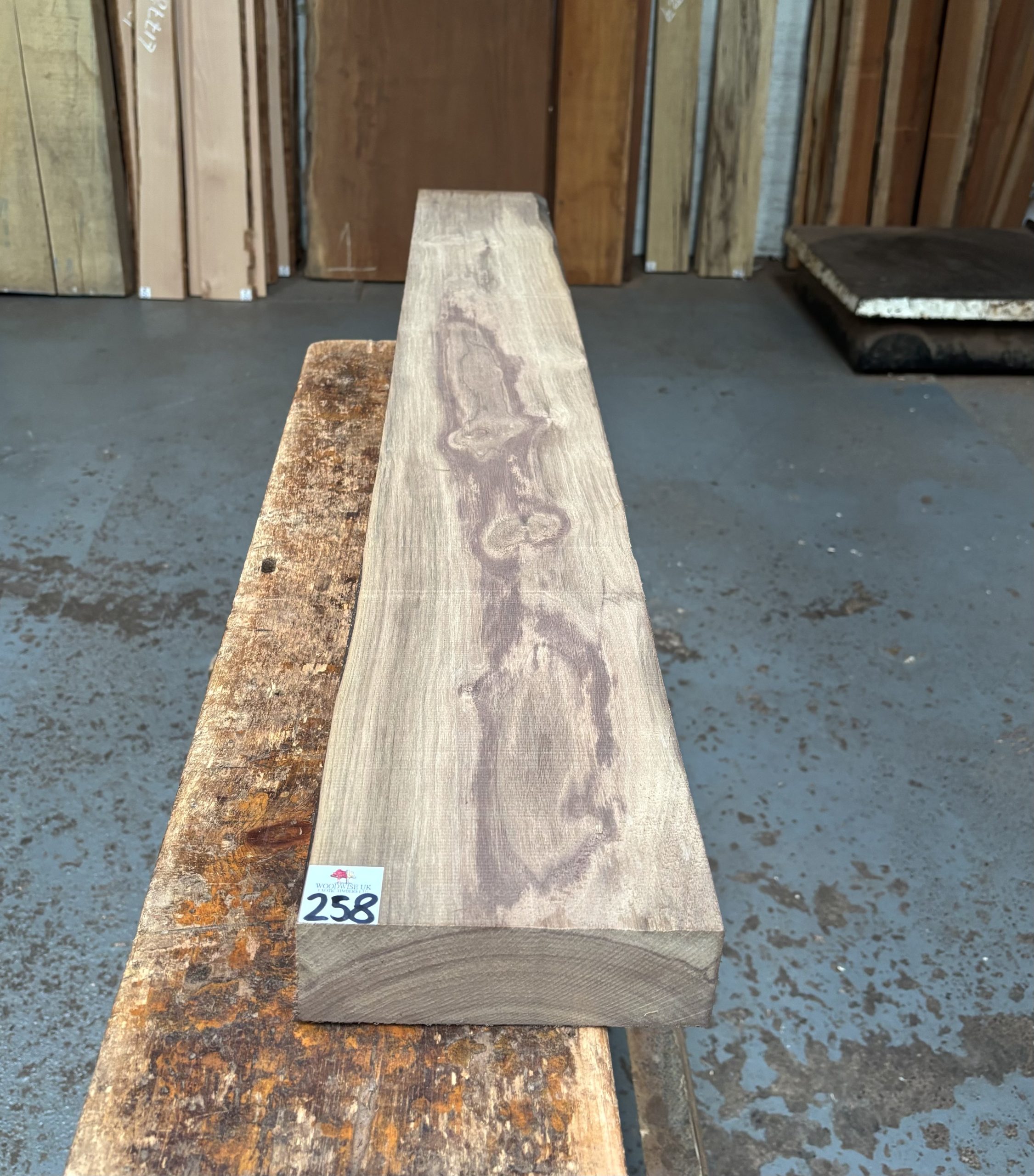 American Walnut 1240x165x53 mm