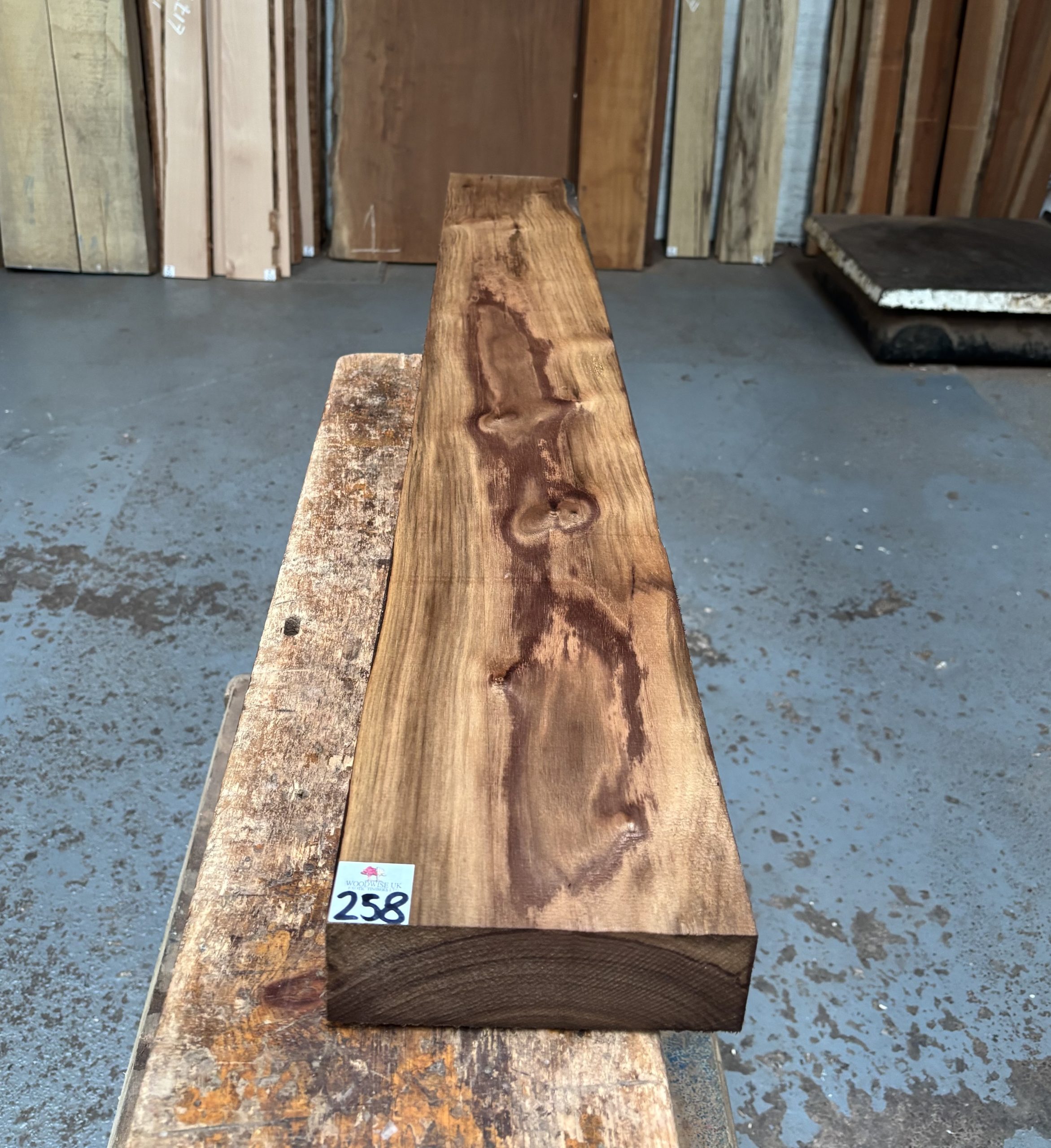 American Walnut 1240x165x53 mm