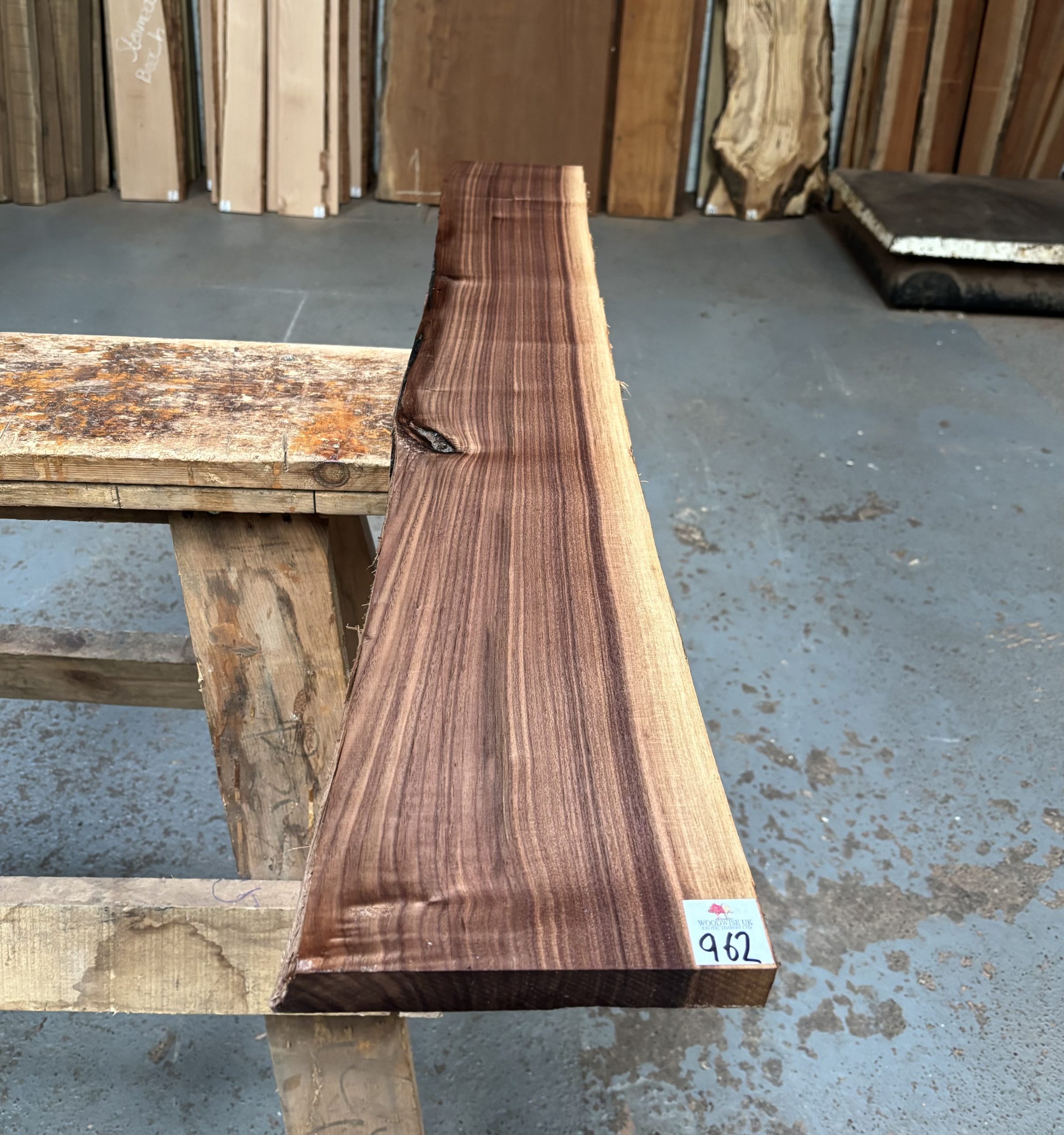 American Walnut 1130x150-180x23 mm