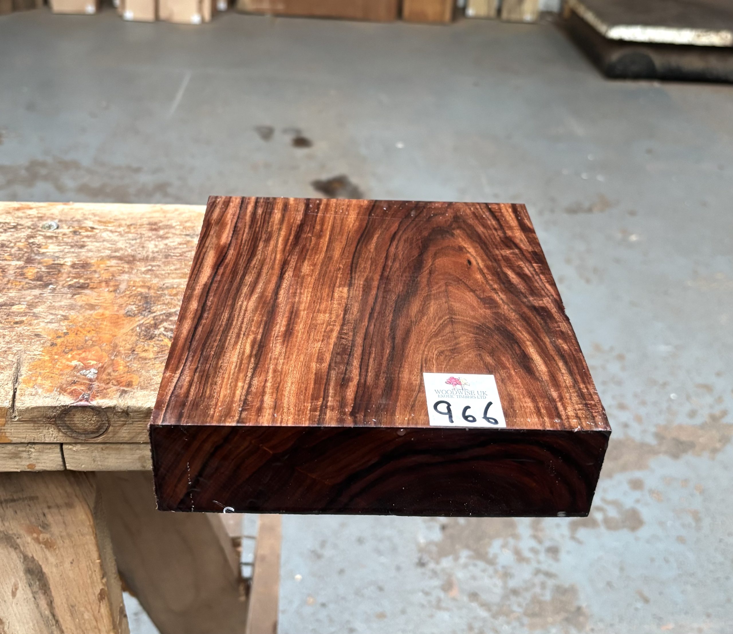 Bolivian Rosewood 180x180x51 mm