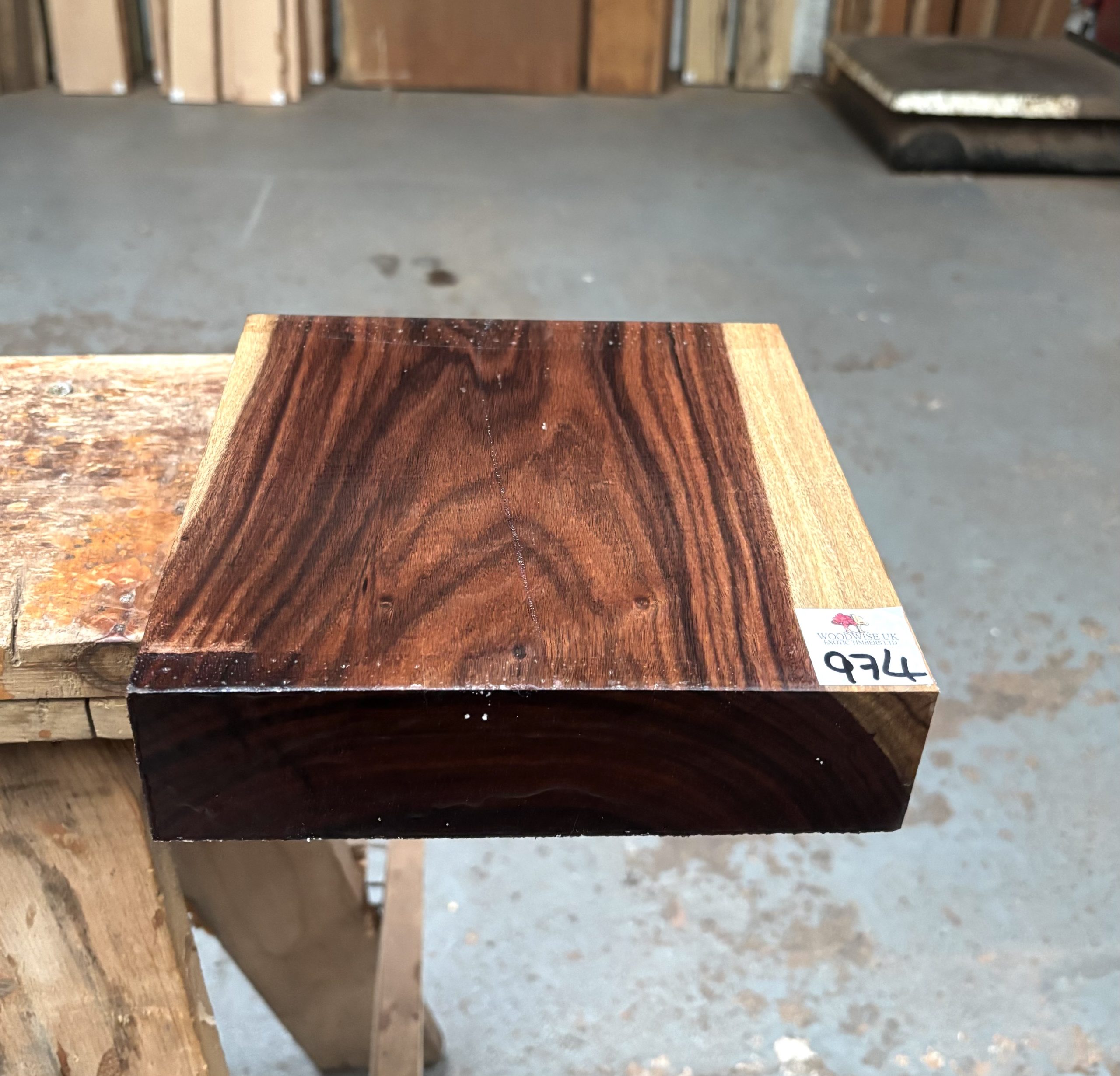 Bolivian Rosewood 205x205x54 mm
